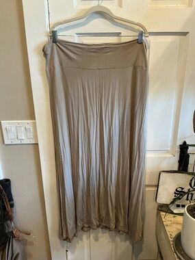 Bobeau new with tags maxi skirt!  Very flowy!  Plus size 3x